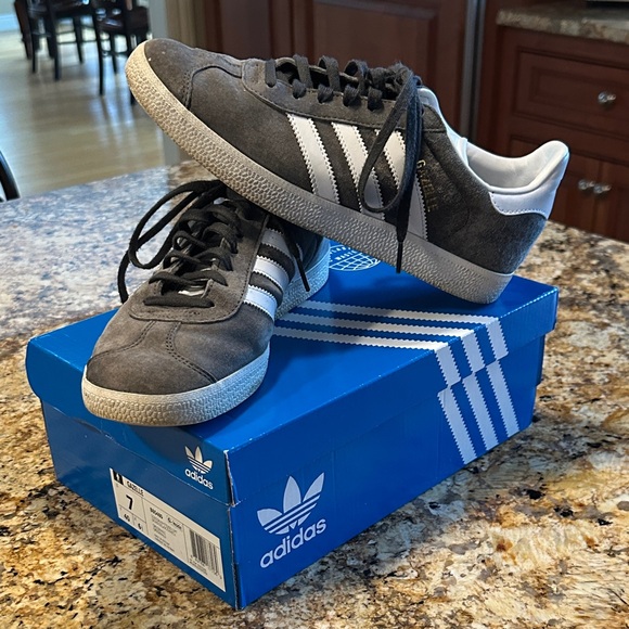 adidas gazelle silver green womens Mens adidas Grey Daily 4.0 Trainers